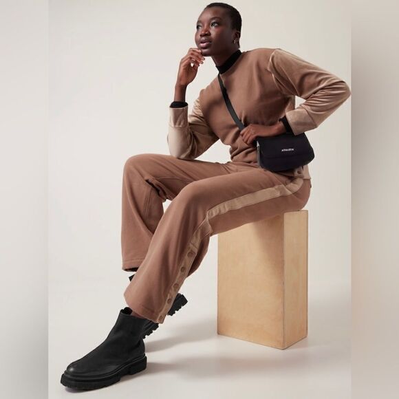 Athleta Revive Velvet Waistbag - Picture 2 of 14